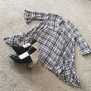 CARLY JEAN LA/B &W PLAID GAUZE BABYDOLL DRESS